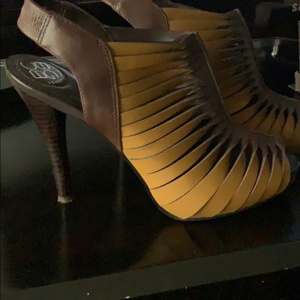 Sandals - Picture 3 of 4